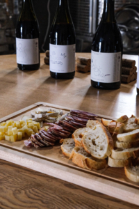 Découvrir les vins d’Ardèche : 4 activités coup de cœur pour une escapade estivale